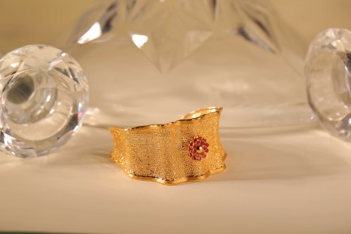 Bespoke handcrafted gold bangle — TNN Gold & Diamonds